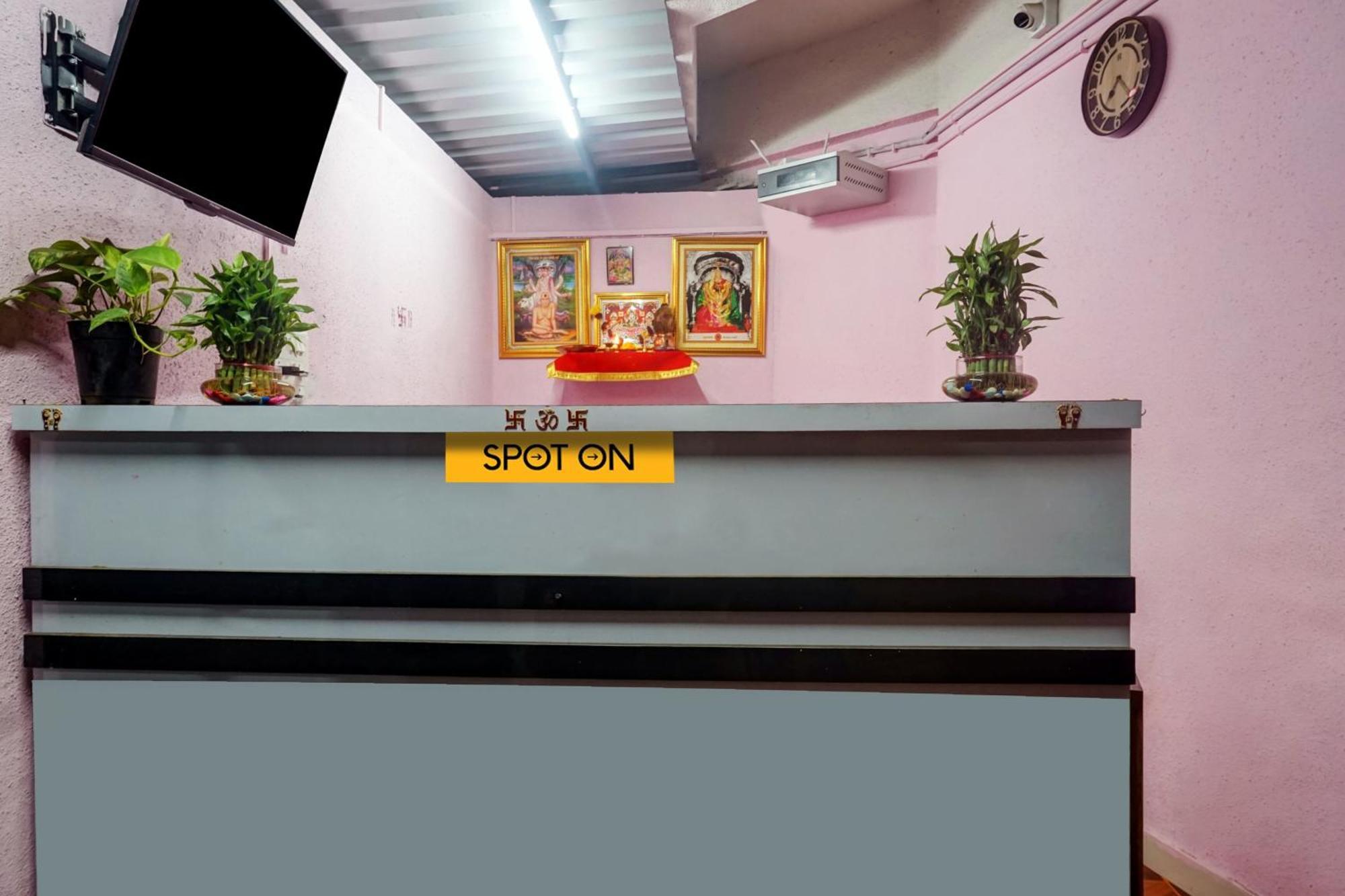 Spot On Samadhan Lodge Pune Bagian luar foto