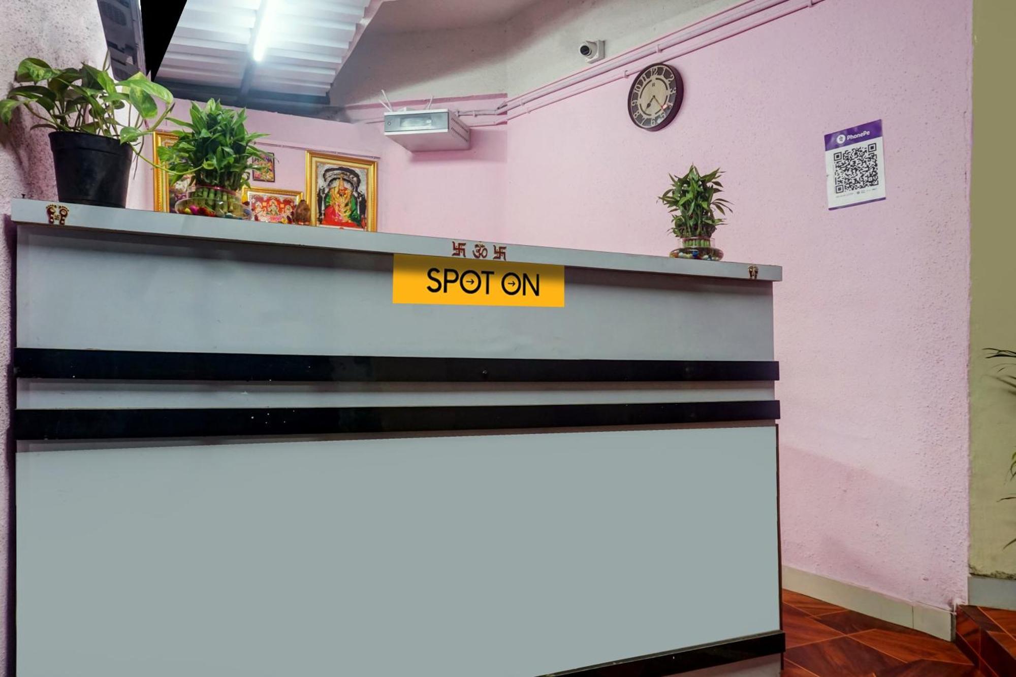 Spot On Samadhan Lodge Pune Bagian luar foto
