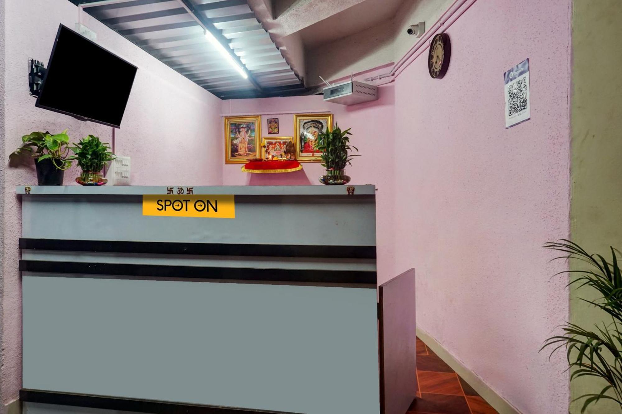 Spot On Samadhan Lodge Pune Bagian luar foto